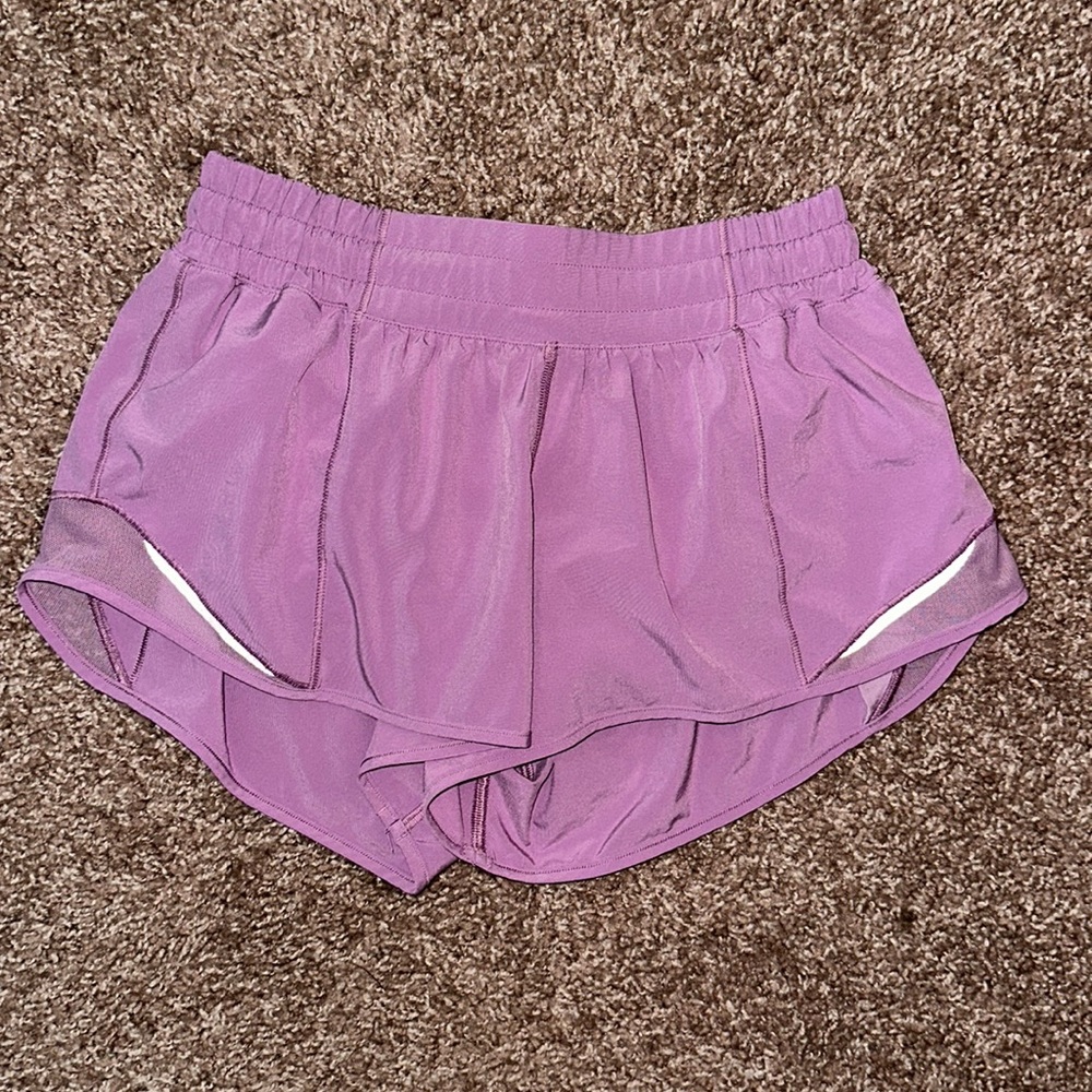 Lululemon Hotty Hot 2.5” Low Rise Shorts
